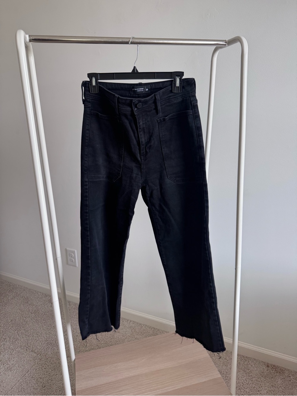 Just Black Raw-Hem Cropped Straight Jeans - Black